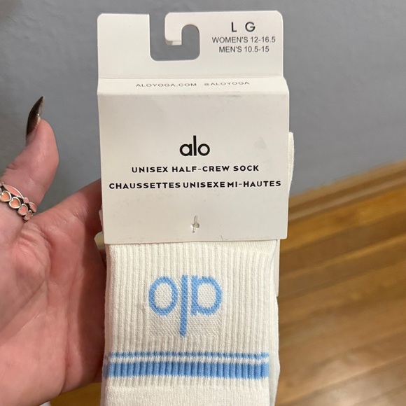 ALO Yoga Accessories - ALO Yoga Half-Crew Socks - White with Blue Accents